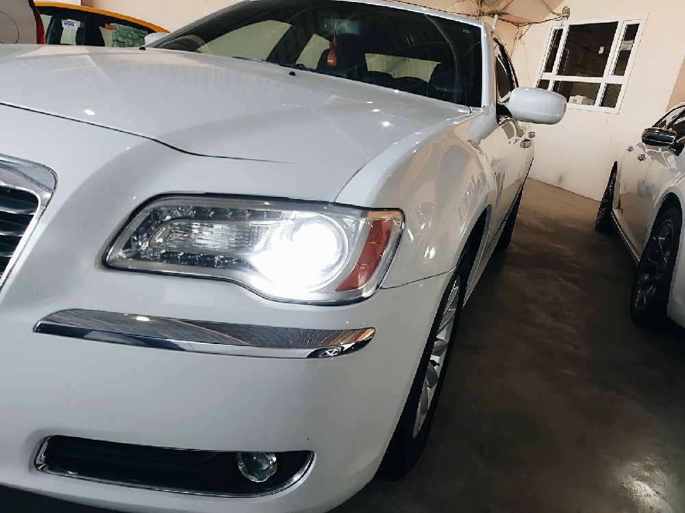 کرایسلەر 300